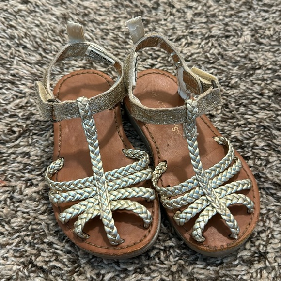 Girls size 6 sandals - Picture 1 of 3
